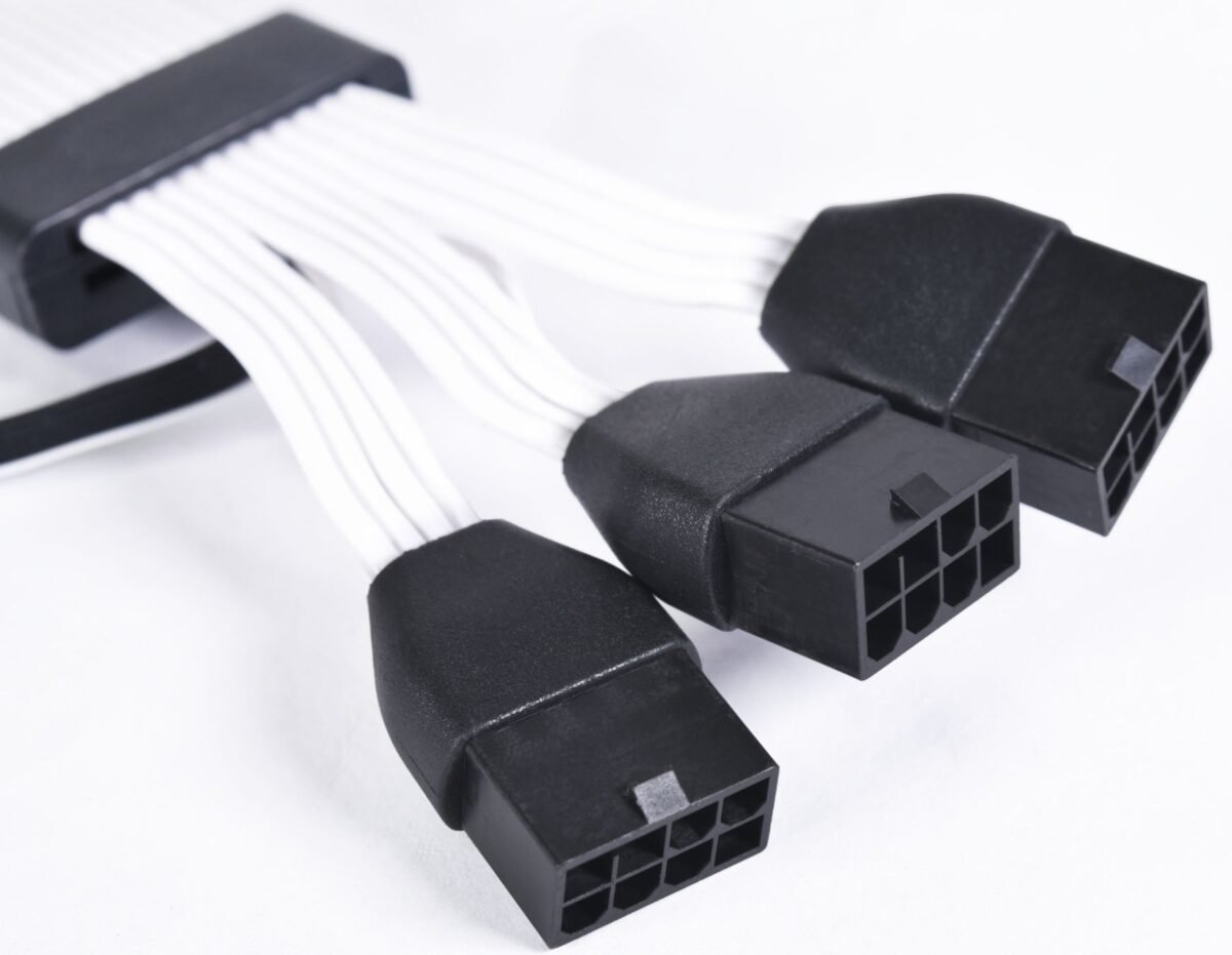 Cabo Lian Li Strimer Plus V2 12VHPWR 3x8-Pin para 12+4-Pin - Image 4