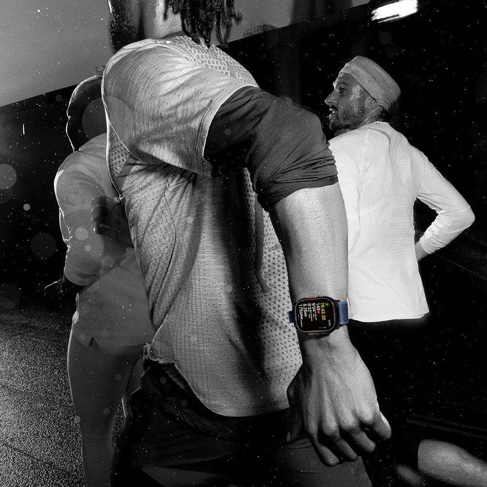 Apple Watch Ultra 2 GPS + Cellular 49mm Titânio Natural com Bracelete Ocean Azul Navy - Image 3